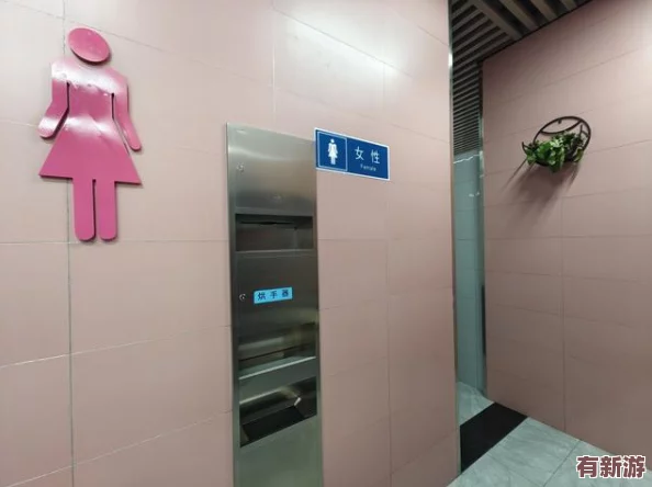 二月最新流出女廁**事件引發(fā)社會廣泛關(guān)注與討論