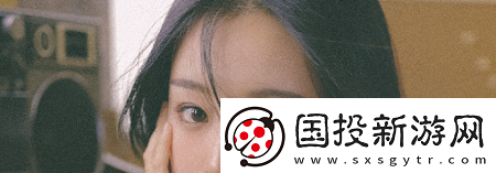 一前一后三個(gè)人一起騎自行車(chē)：一前一后共享美好時(shí)光-讓友情在自行車(chē)上飛揚(yáng)！