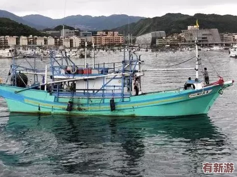 老于和淑榮把船劃到河中央